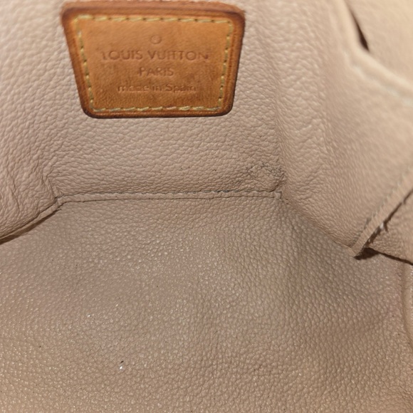 Louis Vuitton Monogram Canvas Cosmetic Pouch - Picture 13 of 16